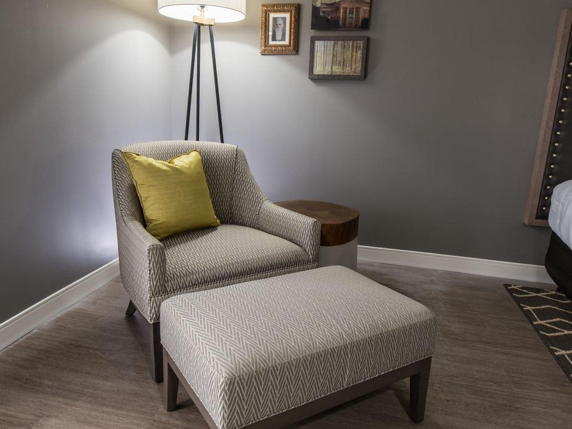 1 Bed Suite Chair