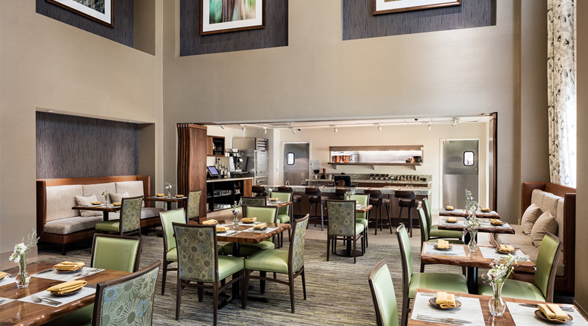 Dining Area | Bear Springs Hotel