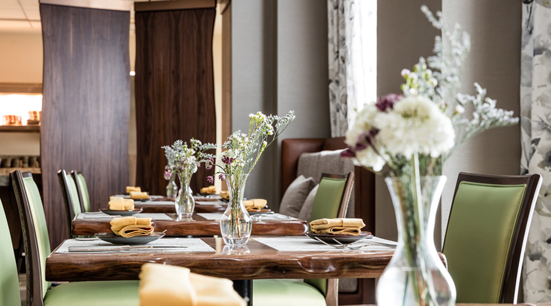 Table Setting | Bear Springs Hotel