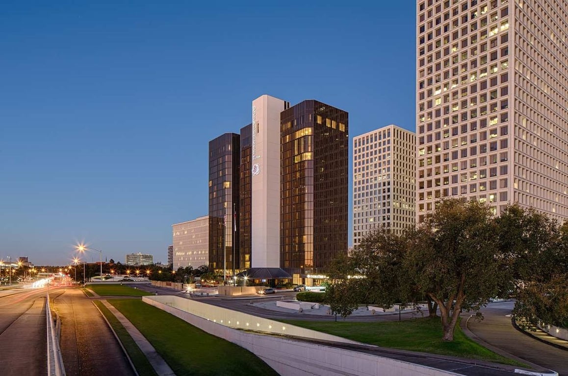 exterior.jpg | DoubleTree by Hilton Hotel Houston - Greenway Plaza