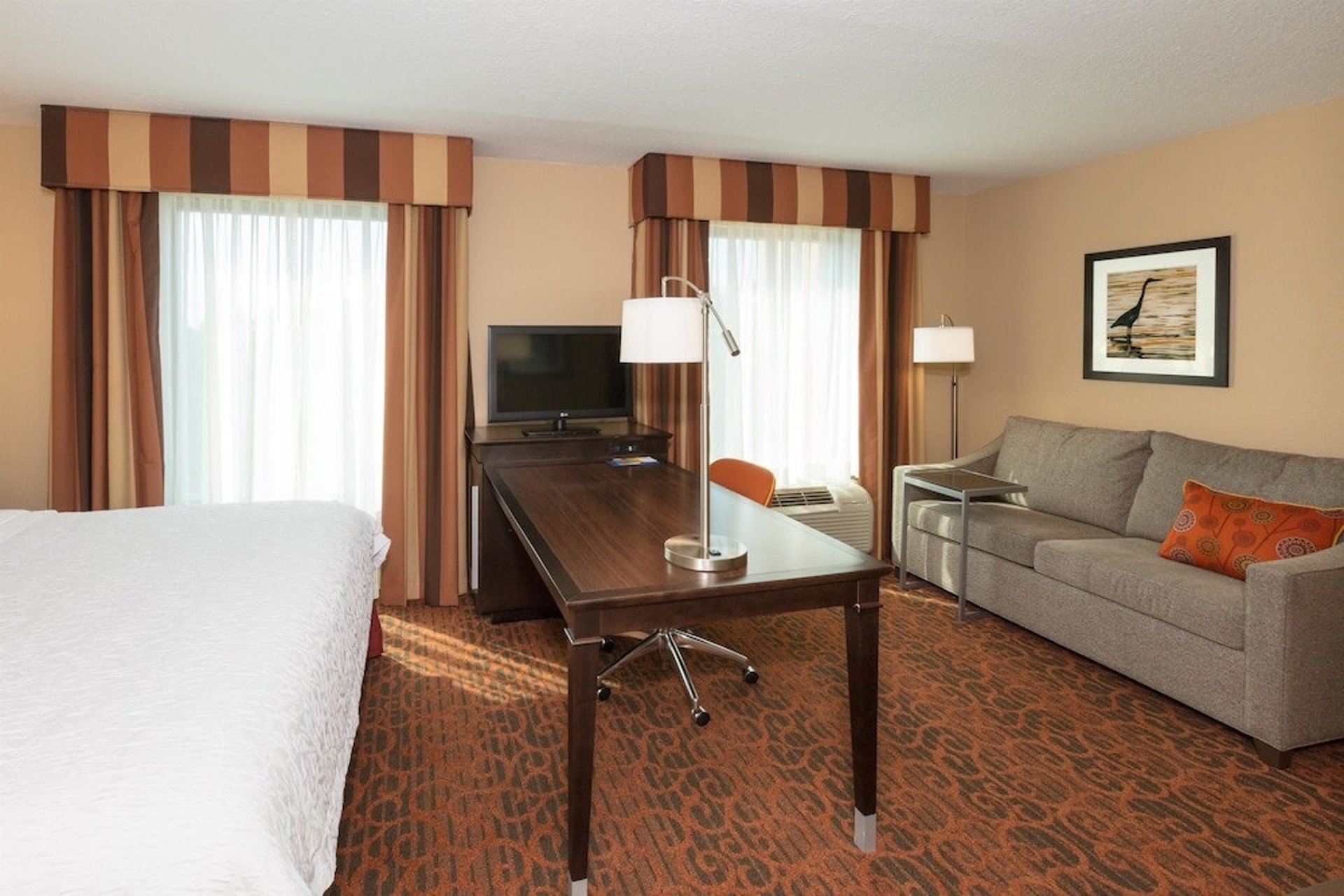 King with Desk