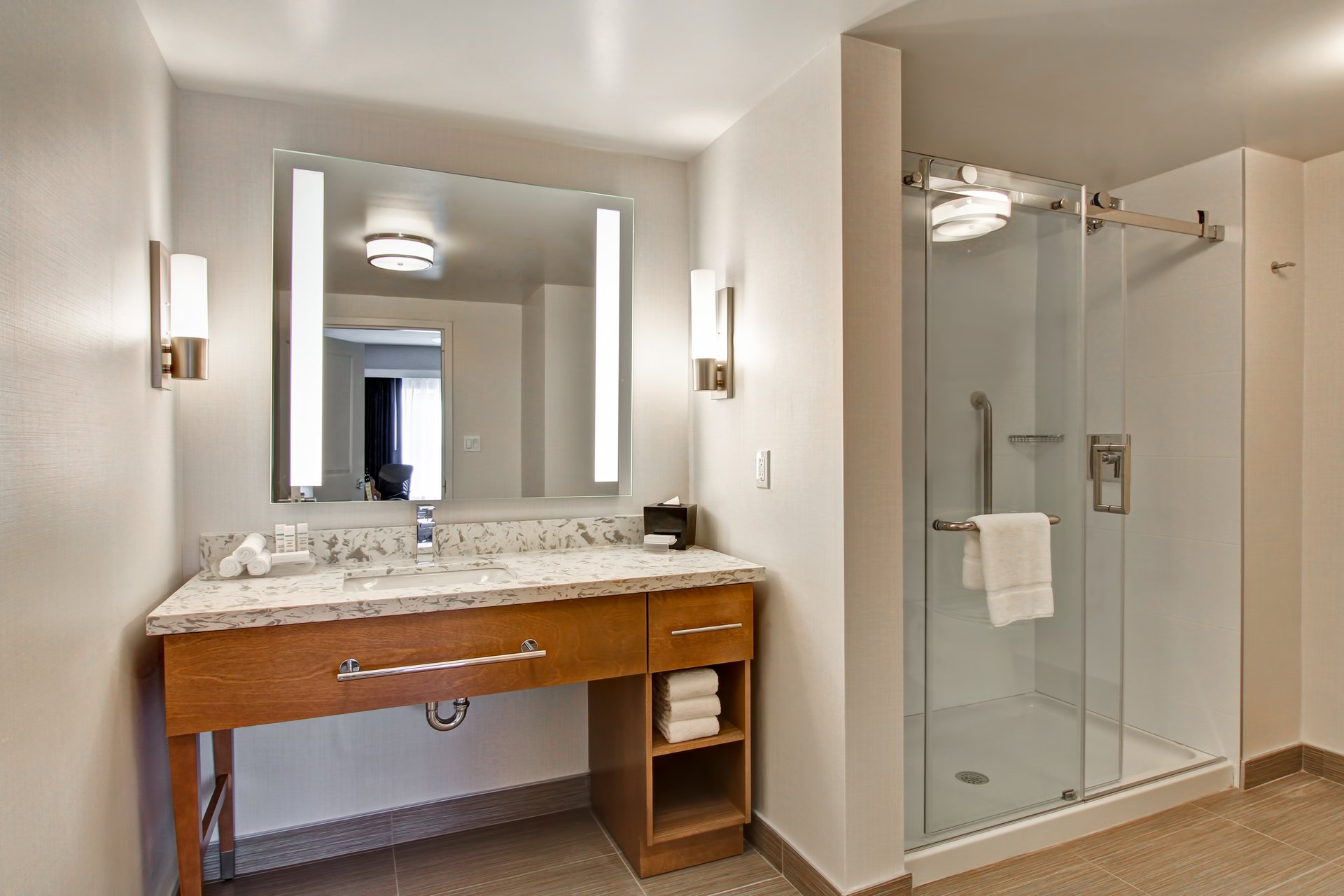 2 Bedroom Suite with 1 King and 2 Queens