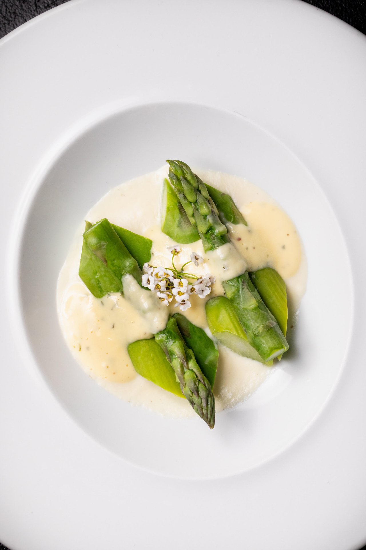 CRLV_white asparagus purée, green asparagus and a eggless hollandaise sauce_Feb2022.jpeg | Conrad Las Vegas at Resorts World
