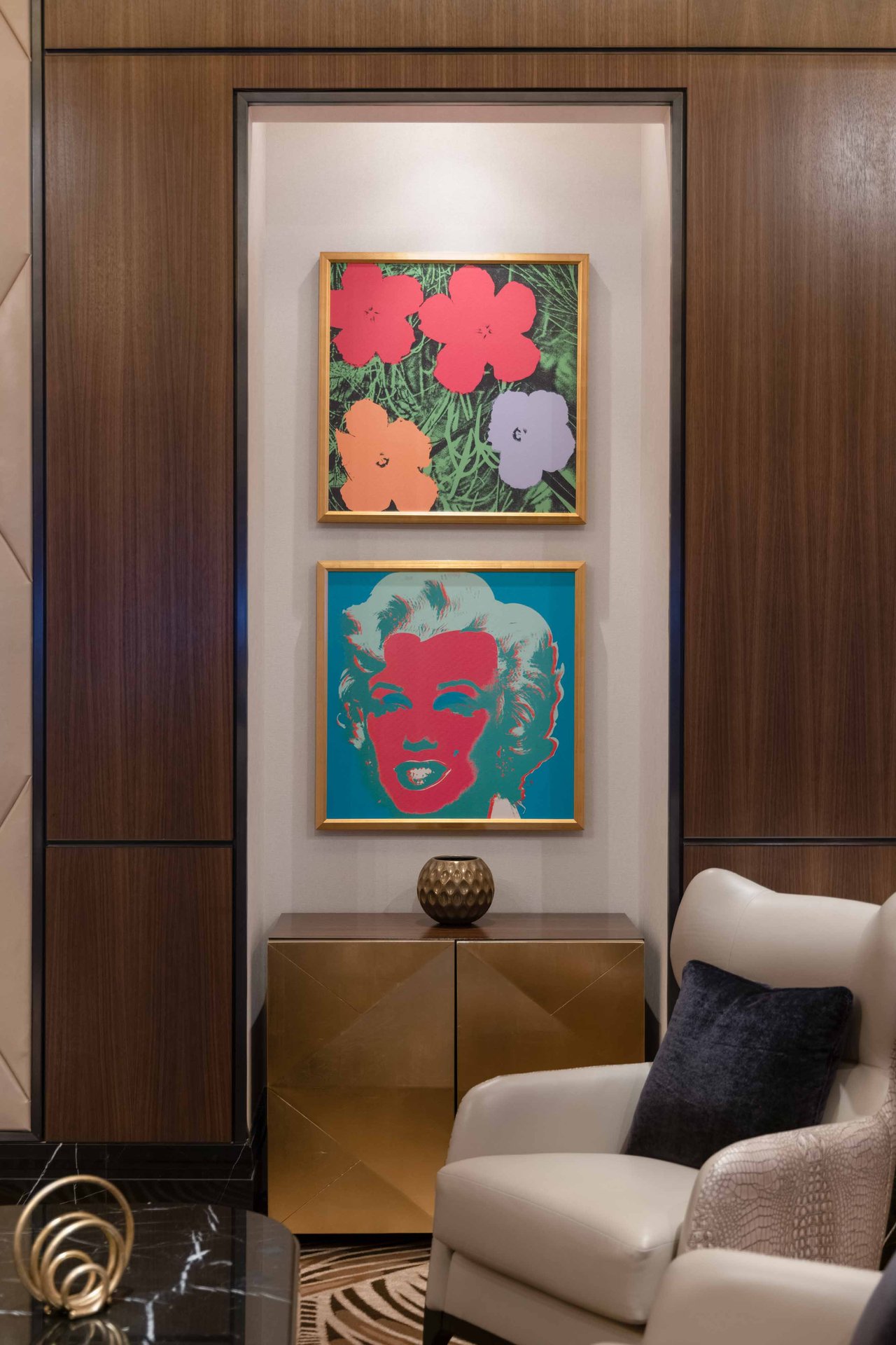 RW_Alle_Lounge_Andy_Warhol_Flowers_and_Marilyn_Monroe.jpg
