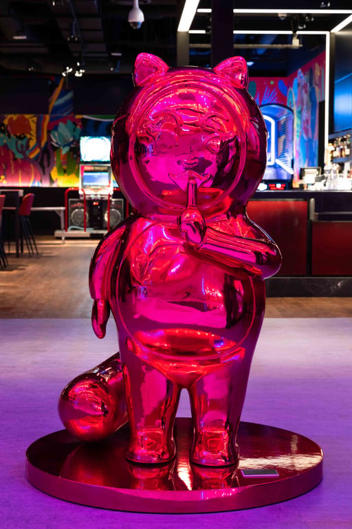 RW_Redtail_Sculpture_Kevin_Barry_Fine_Art | Crockfords Las Vegas, LXR Hotels and Resorts