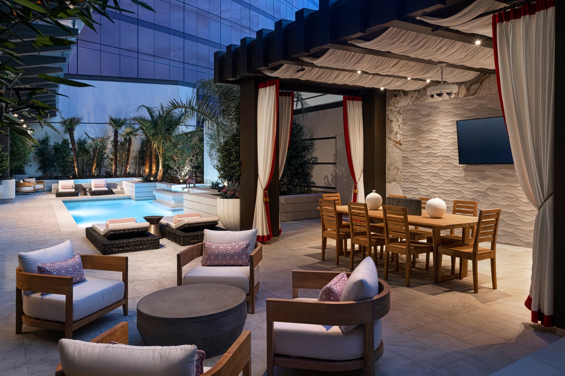 Villa PoolDining Lounge.jpg
