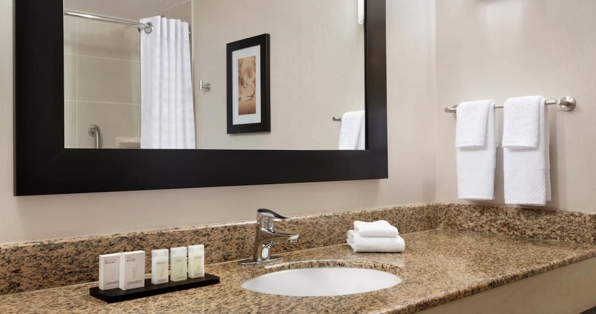 lascc-guest-bathroom-standard-tub