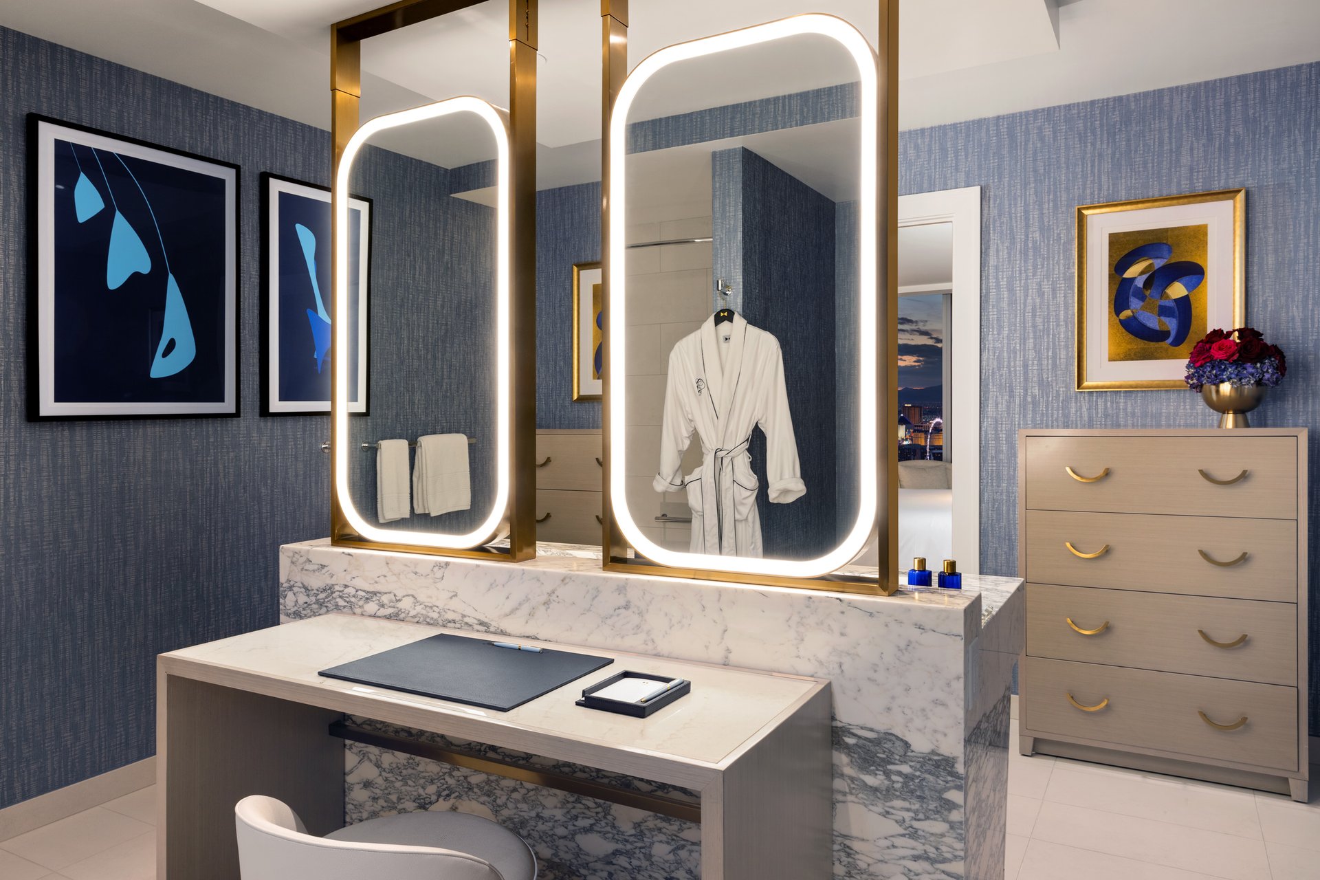 FBLV_Tower_55_Grand Panorama Suite.jpg