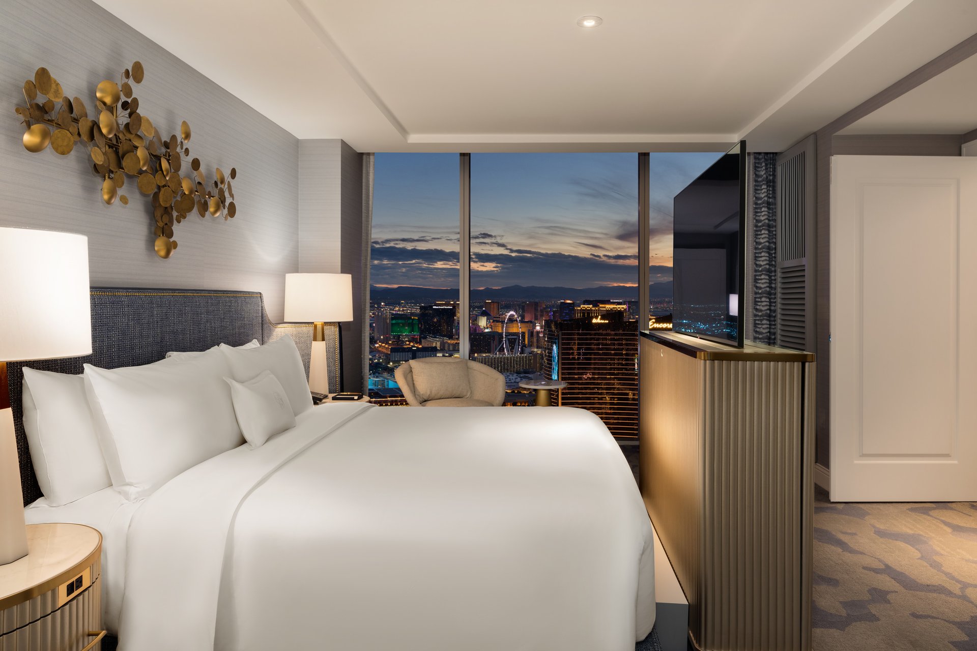 FBLV_Tower_56_Grand Panorama Suite.jpg