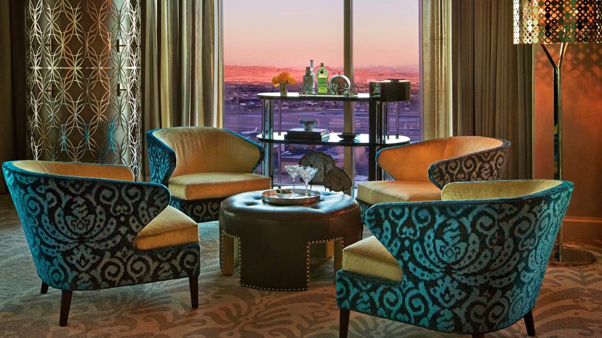 Cocktail Lounge