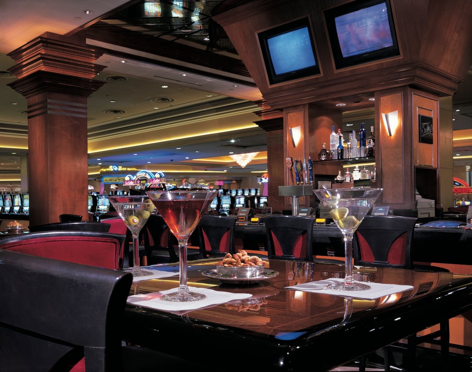 16 BLV Martiniandtable 4c.png | Horseshoe Las Vegas