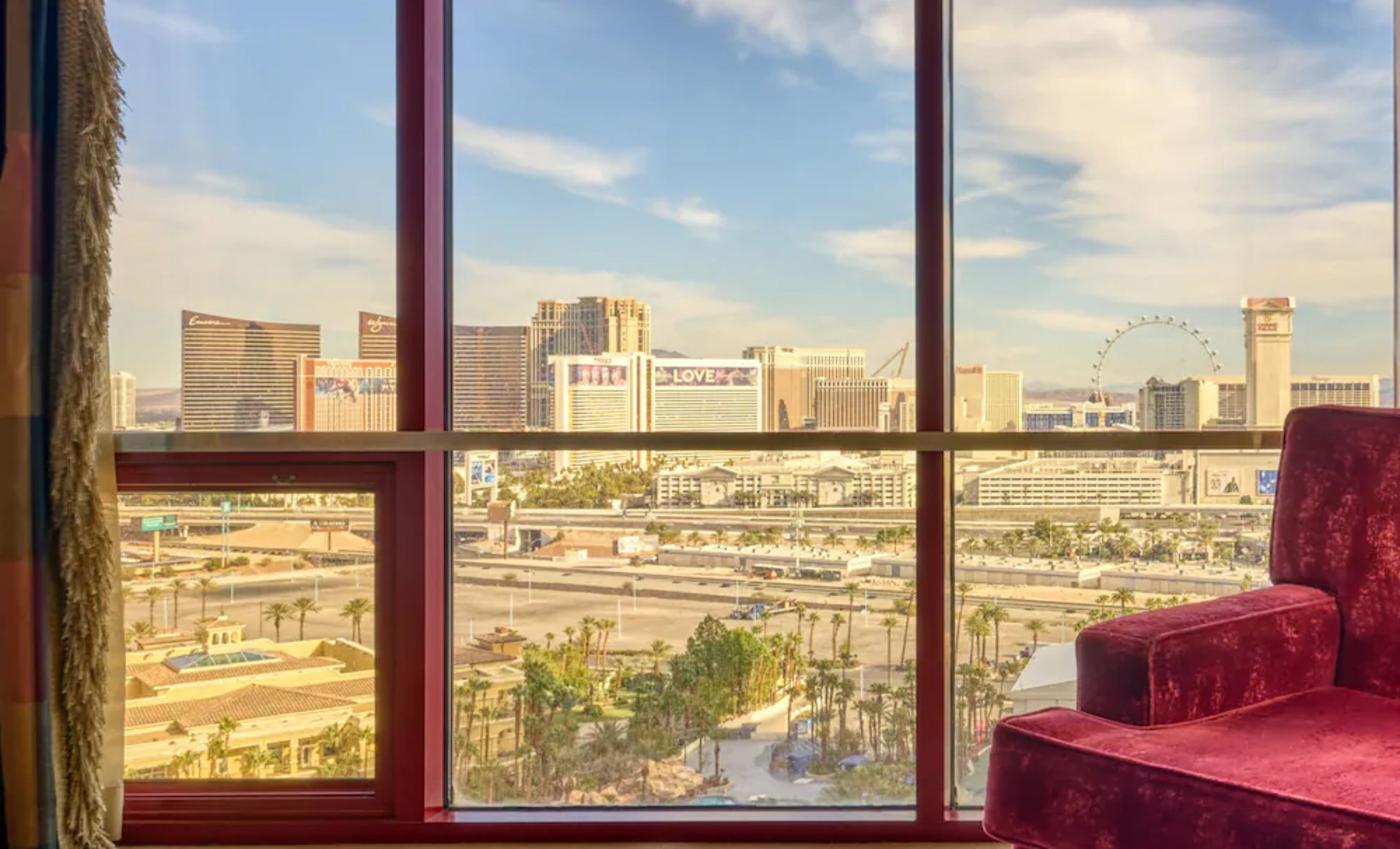 King Suite City View 01.webp