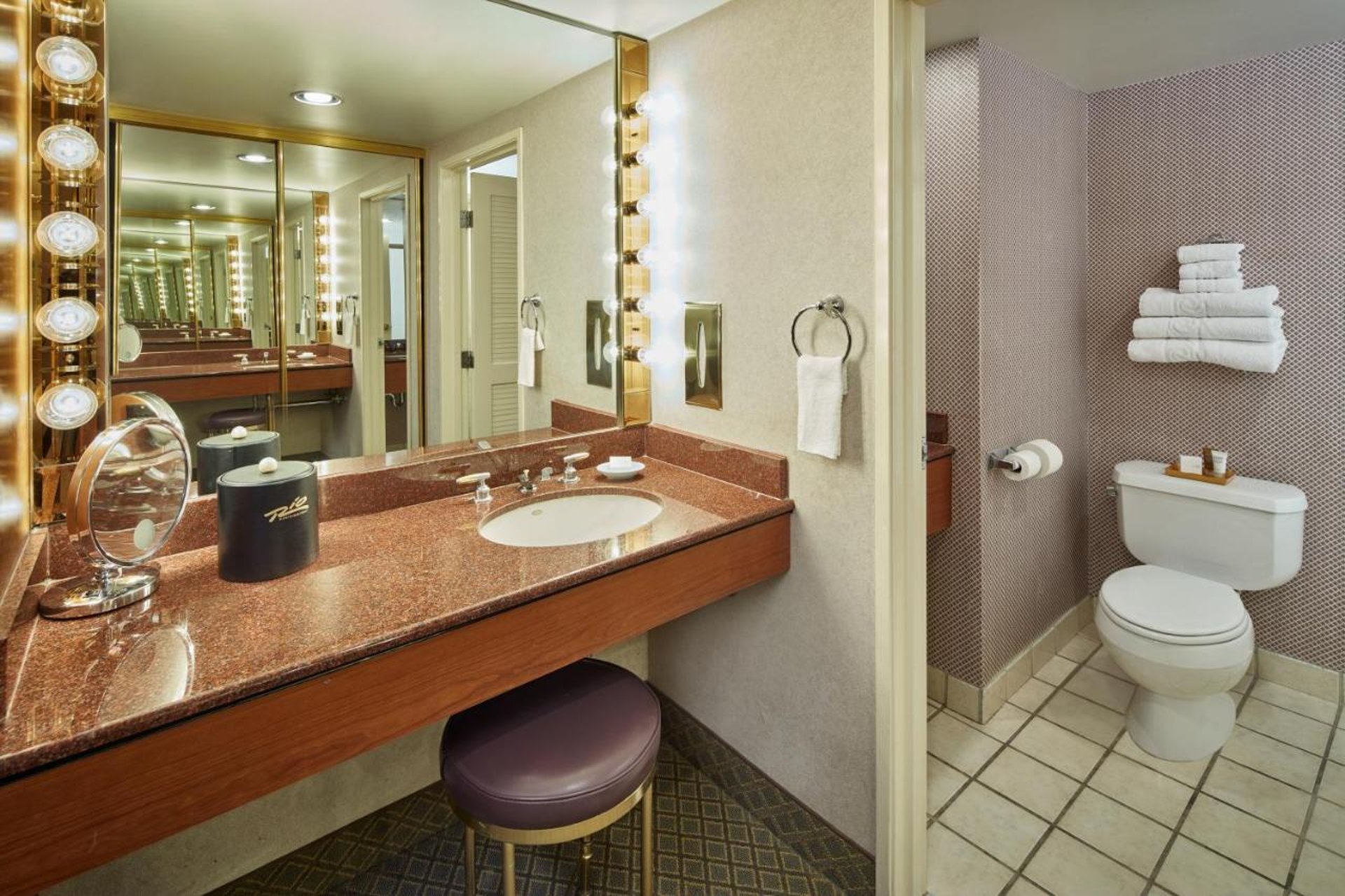 Queen Suite Accessible 01.jpg