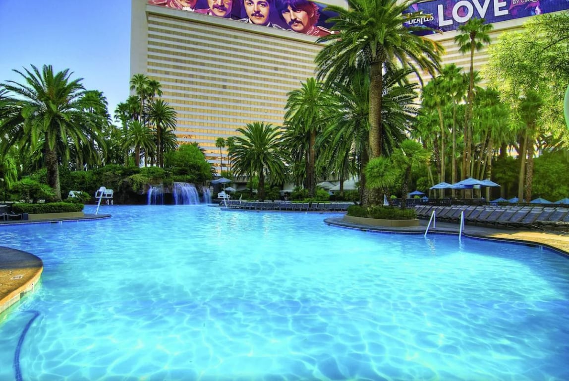Mirage Pool 2.jpg | The Mirage Resort & Casino