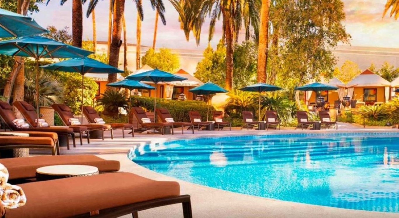 Resort Pool - Private Oasis Premium Seating.jpg | The Mirage Hotel & Casino