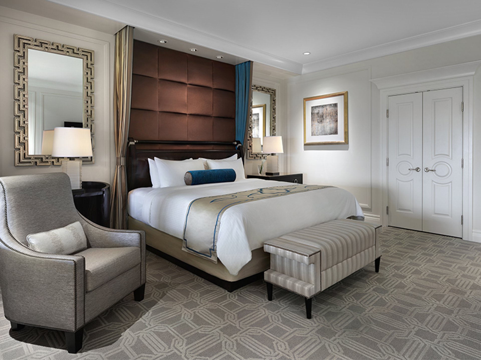 Luxury King Suite with Prestige Club Lounge Access City View (1).jpg