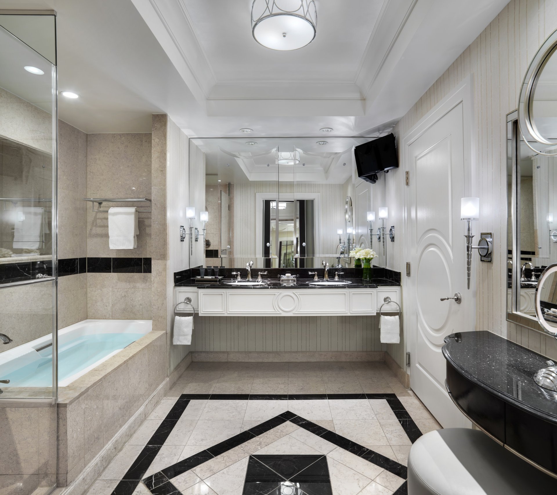 Palazzo Luxury Two Queen Bath