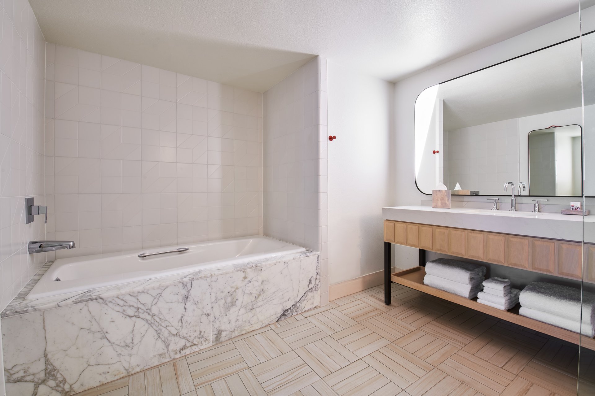 Oasis Chamber Suite Bathroom