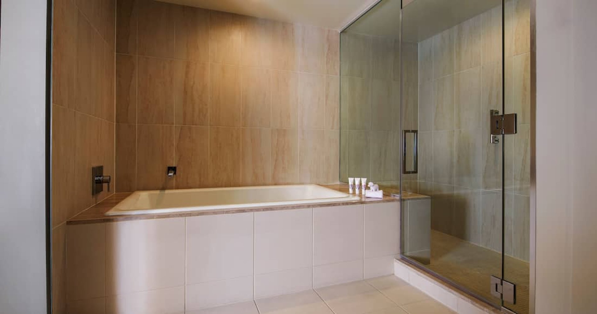 ruby-double-queen-bathroom