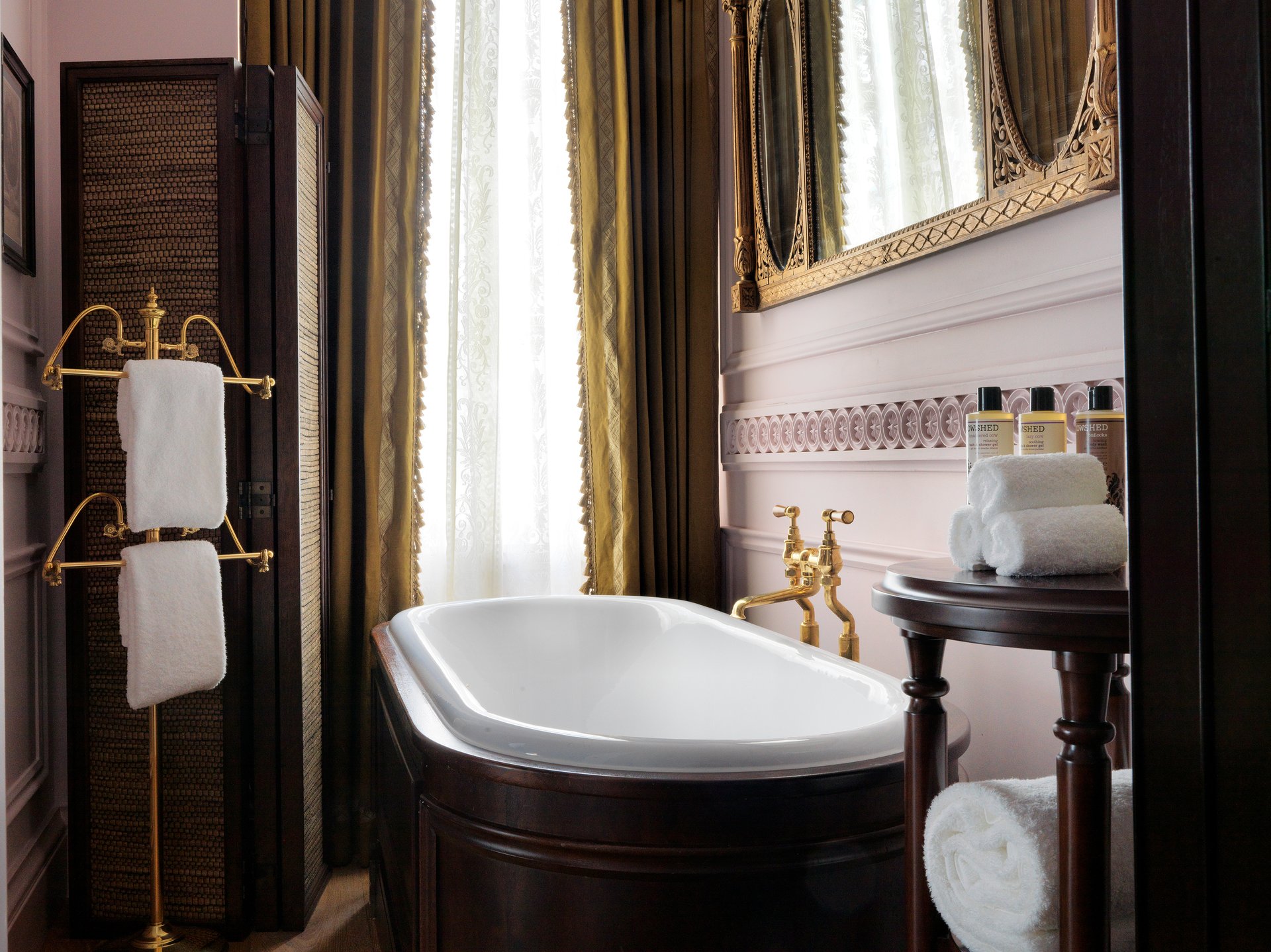 Deep soaking tub