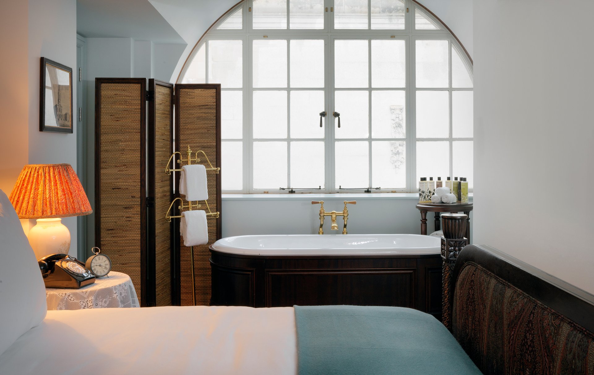 Deep soaking tub