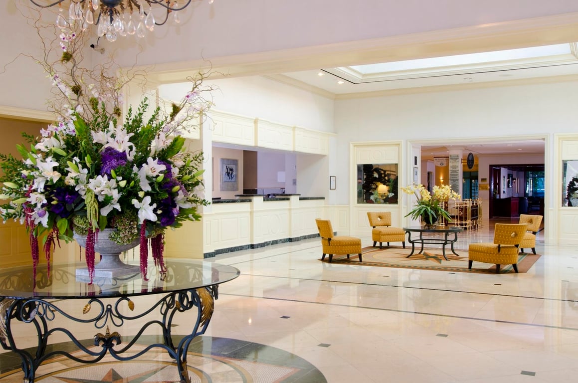 Lobby Area | DoubleTree by Hilton Hotel Torrance - South Bay