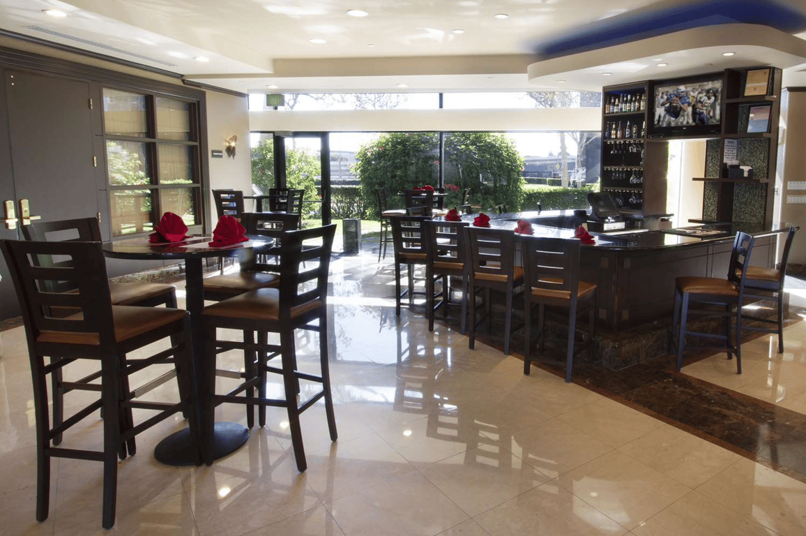 Bar | DoubleTree by Hilton Orange County Airport