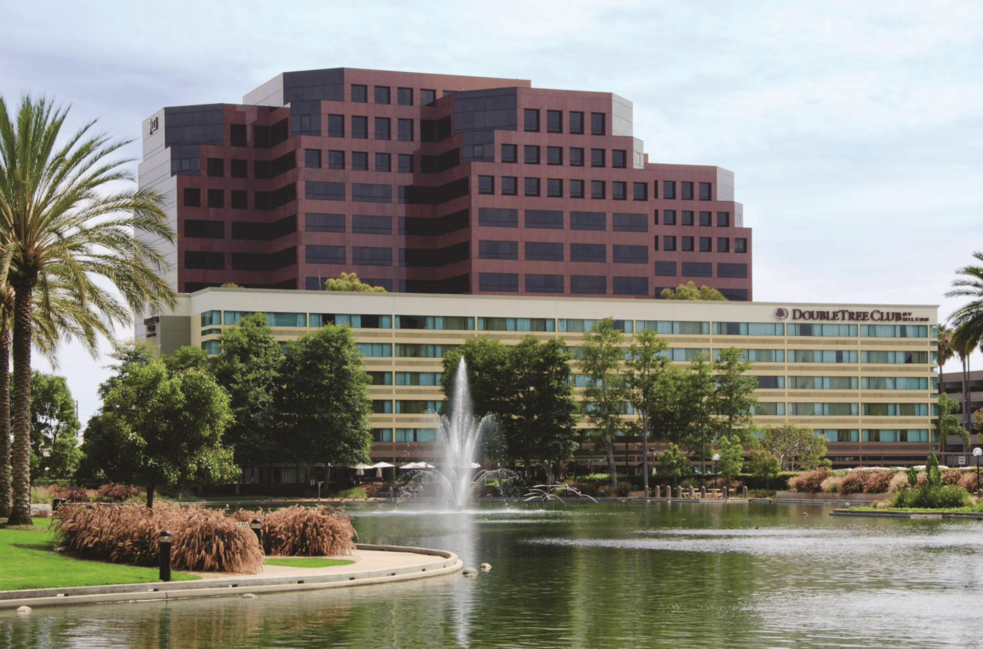 Exterior | DoubleTree by Hilton Orange County Airport