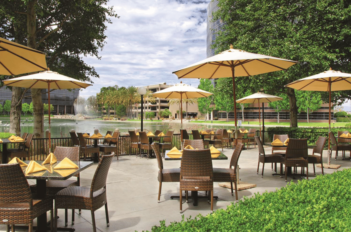 Outdoor Dining 2 | DoubleTree by Hilton Orange County Airport