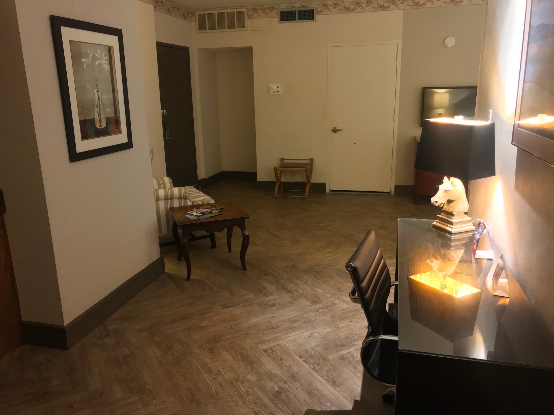 Desk/Seating Area
