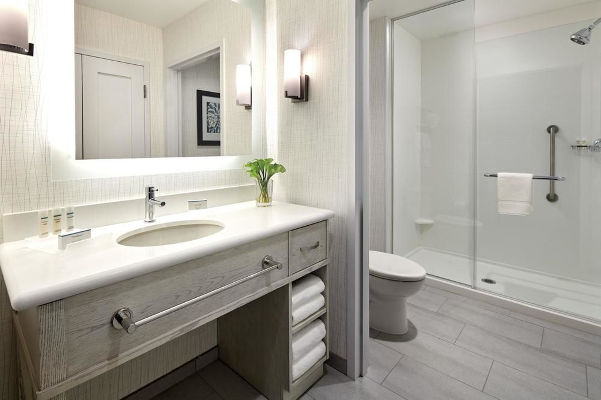 Bathroom 1.jpg