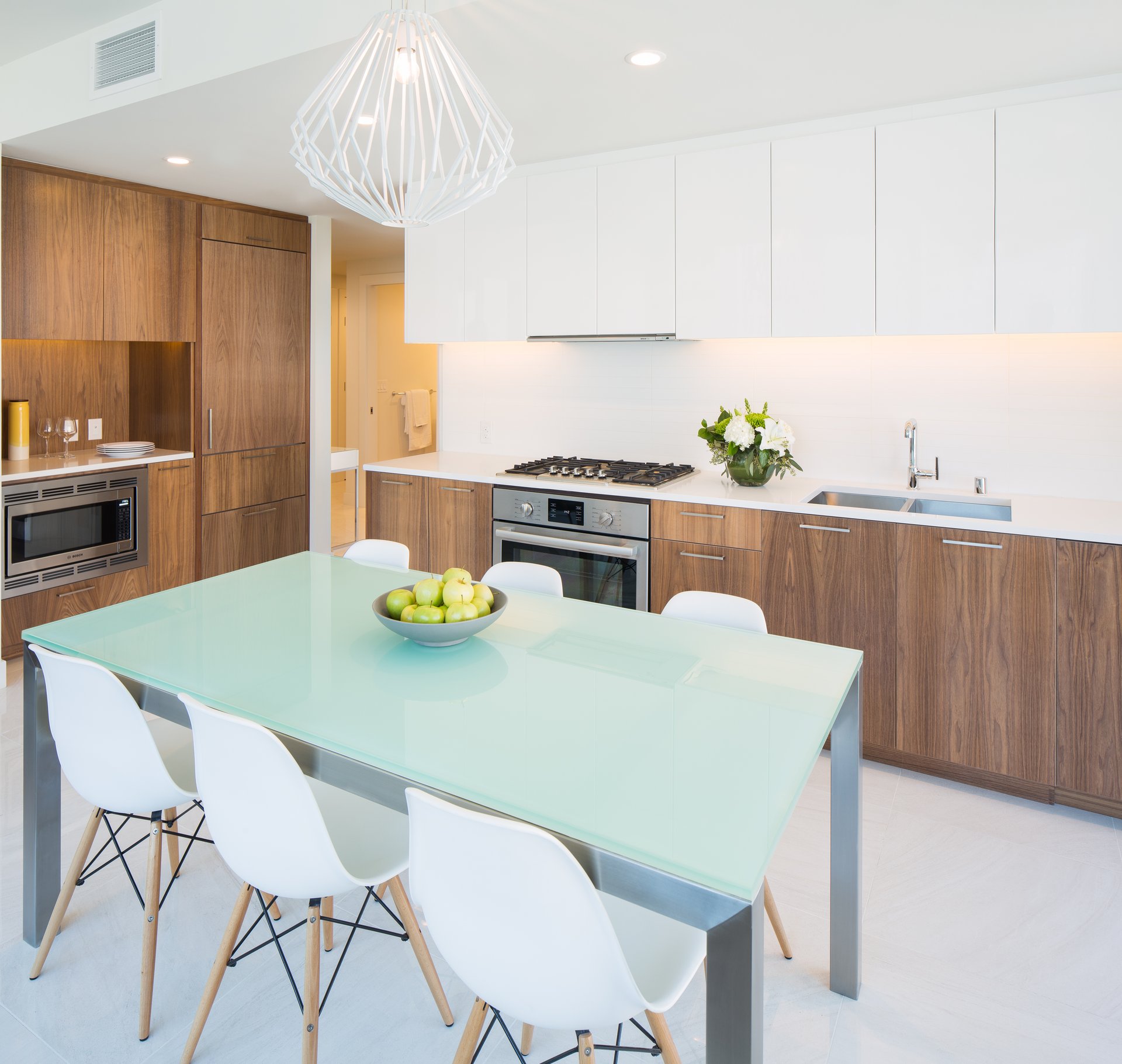 Kitchen & Dining Area