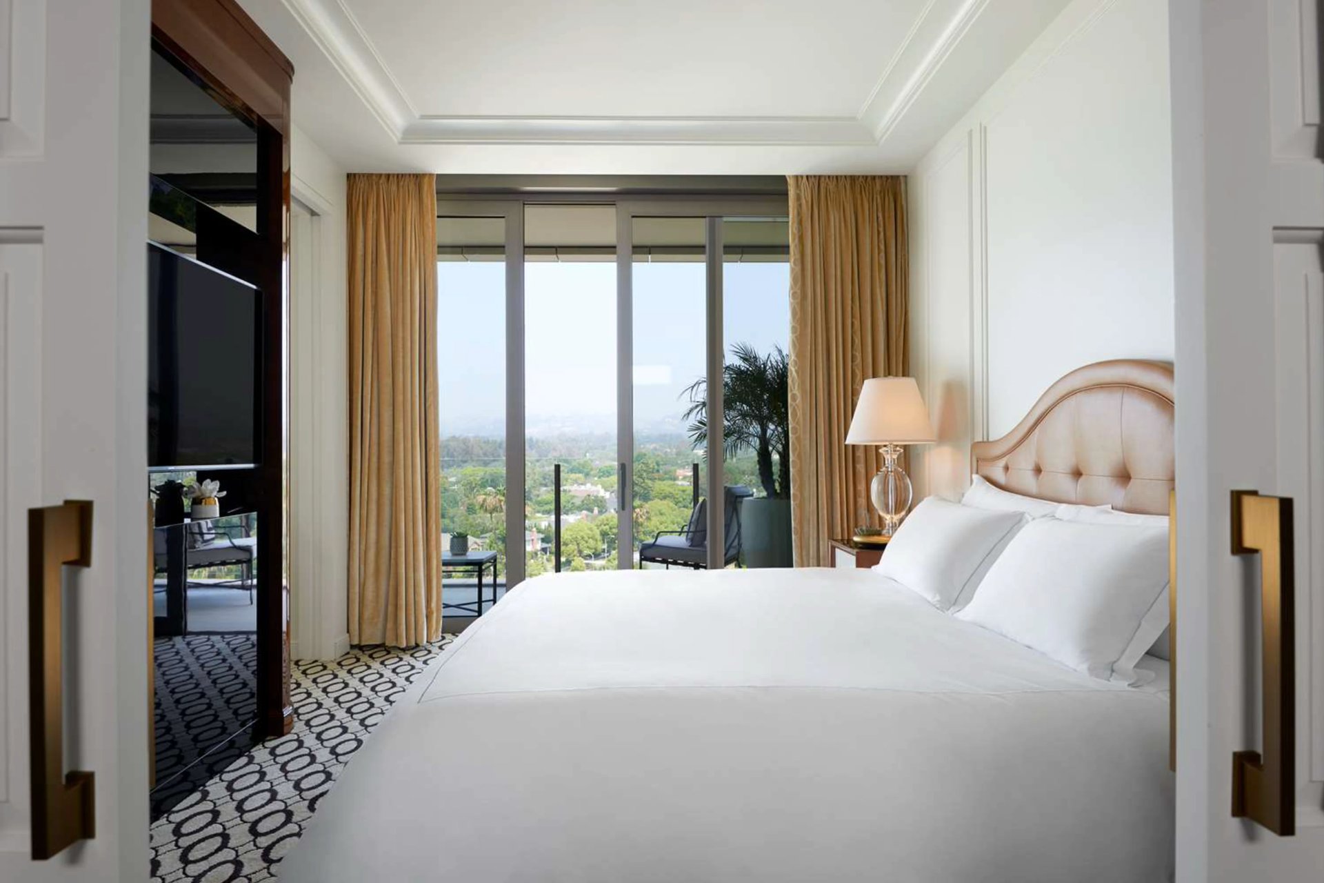 Superior Corner Suite with Terrace