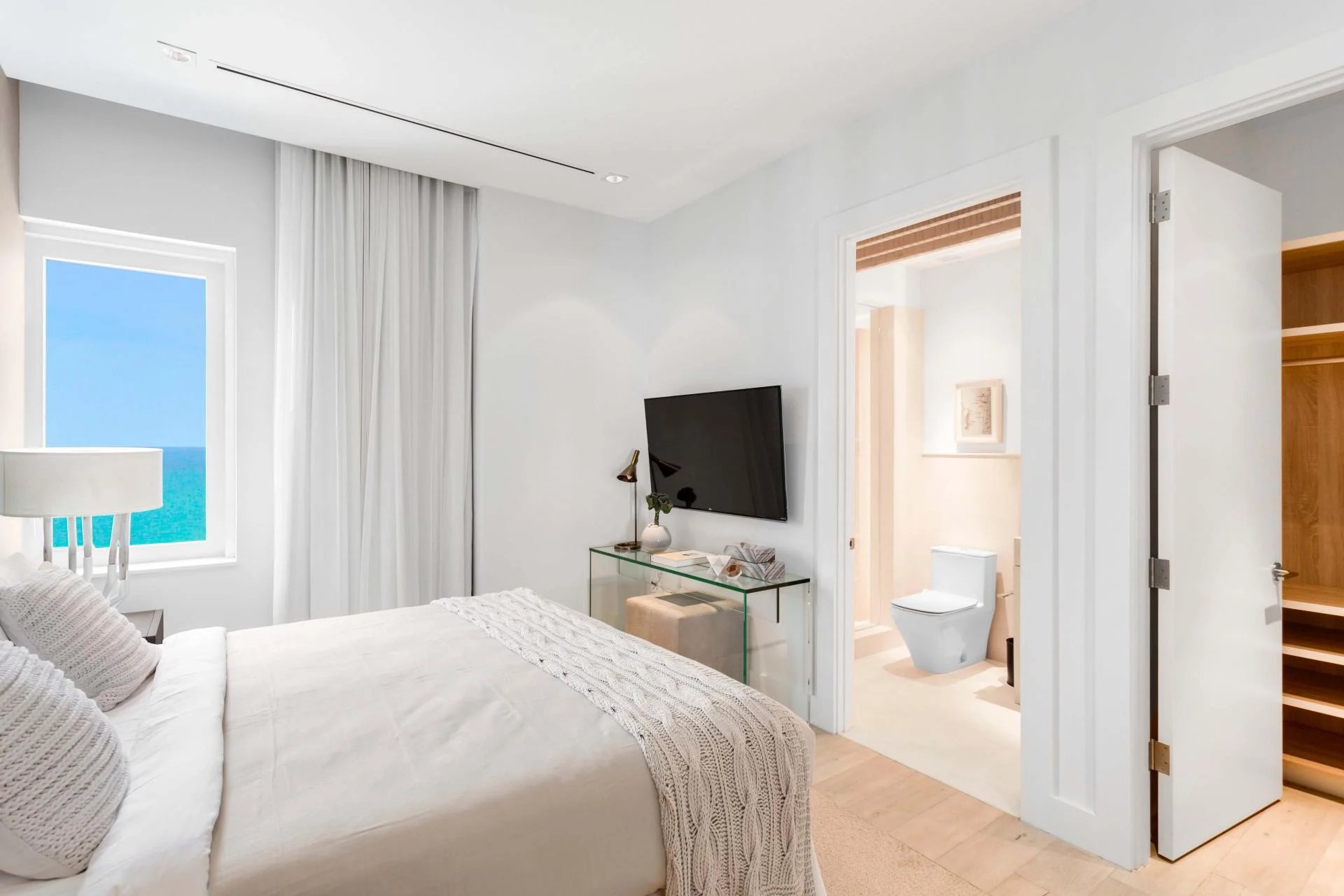 10._second_bedroom_1_0.jpg