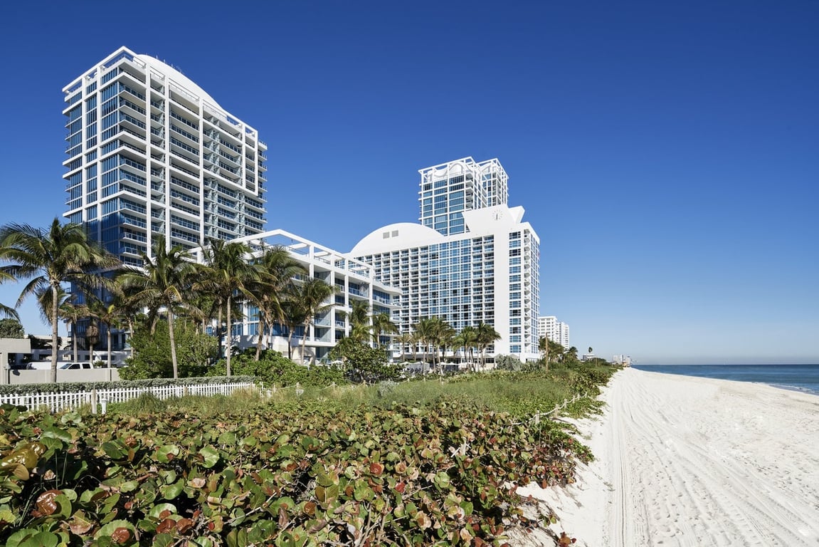 Exterior_Beach_ | Carillon Miami Wellness Resort