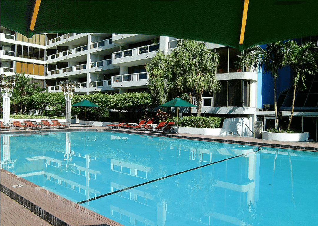 Pool | DoubleTree by Hilton Grand Hotel Biscayne Bay