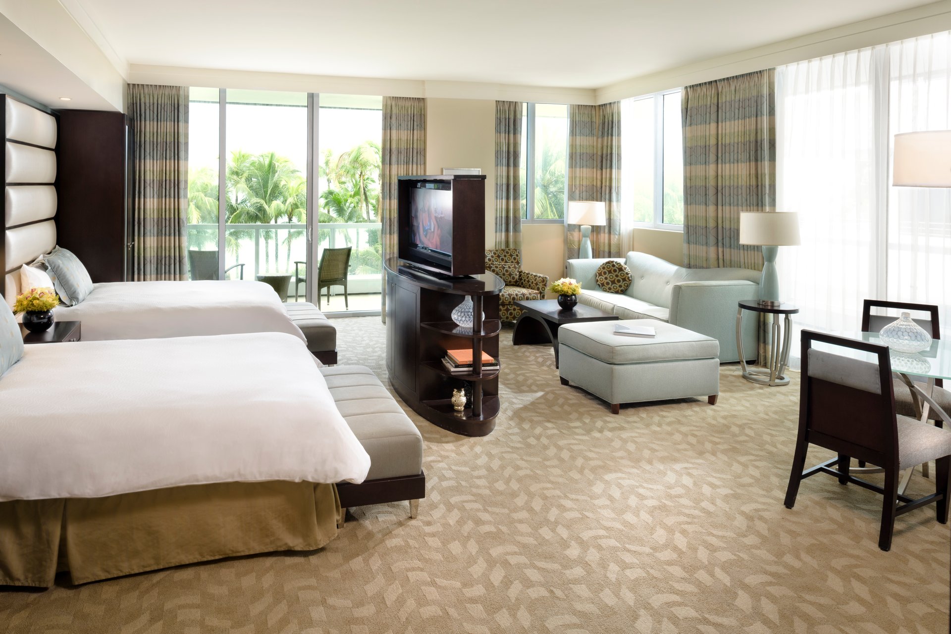 Junior Suite Queens Living Room