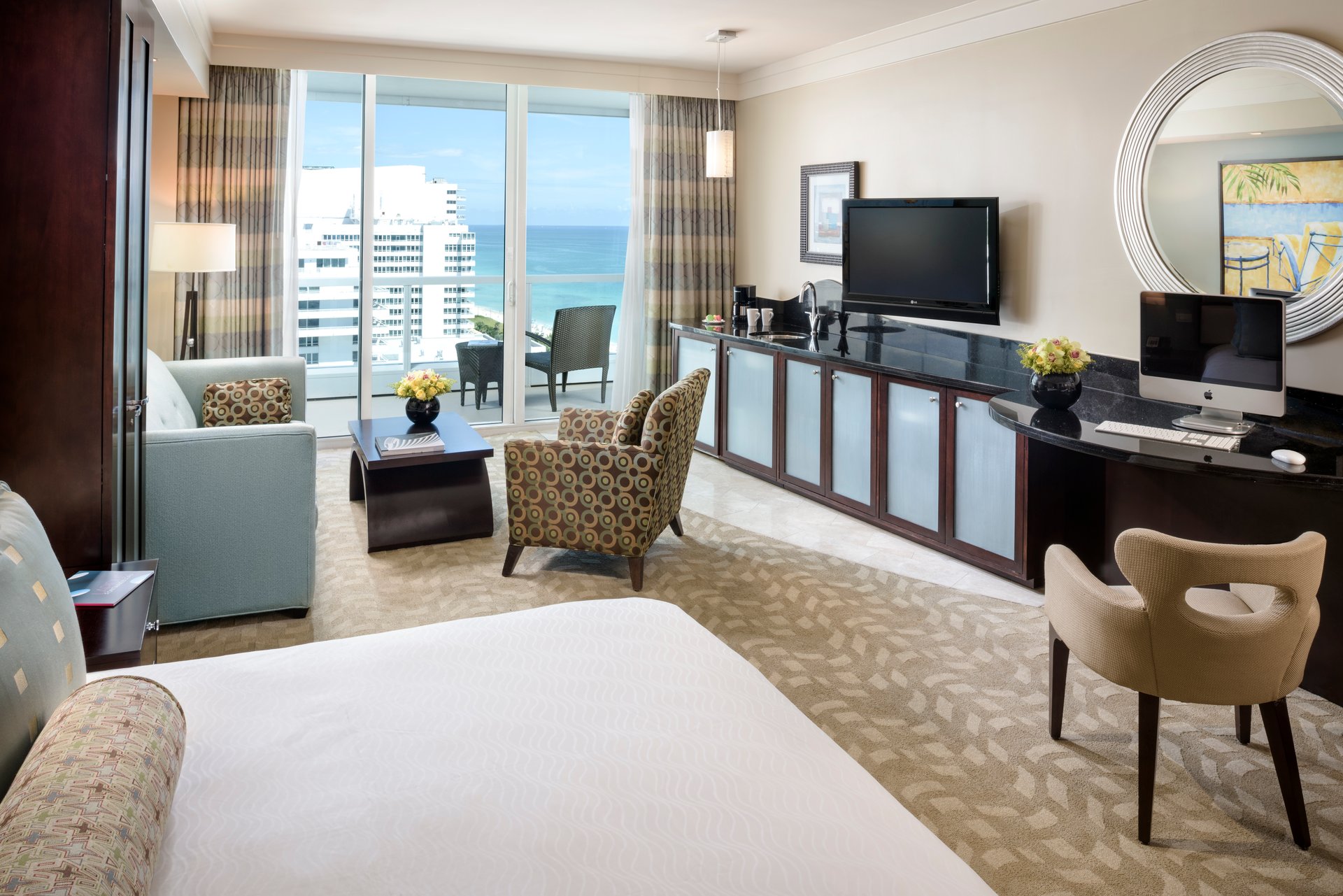 Junior Suite King Living Room