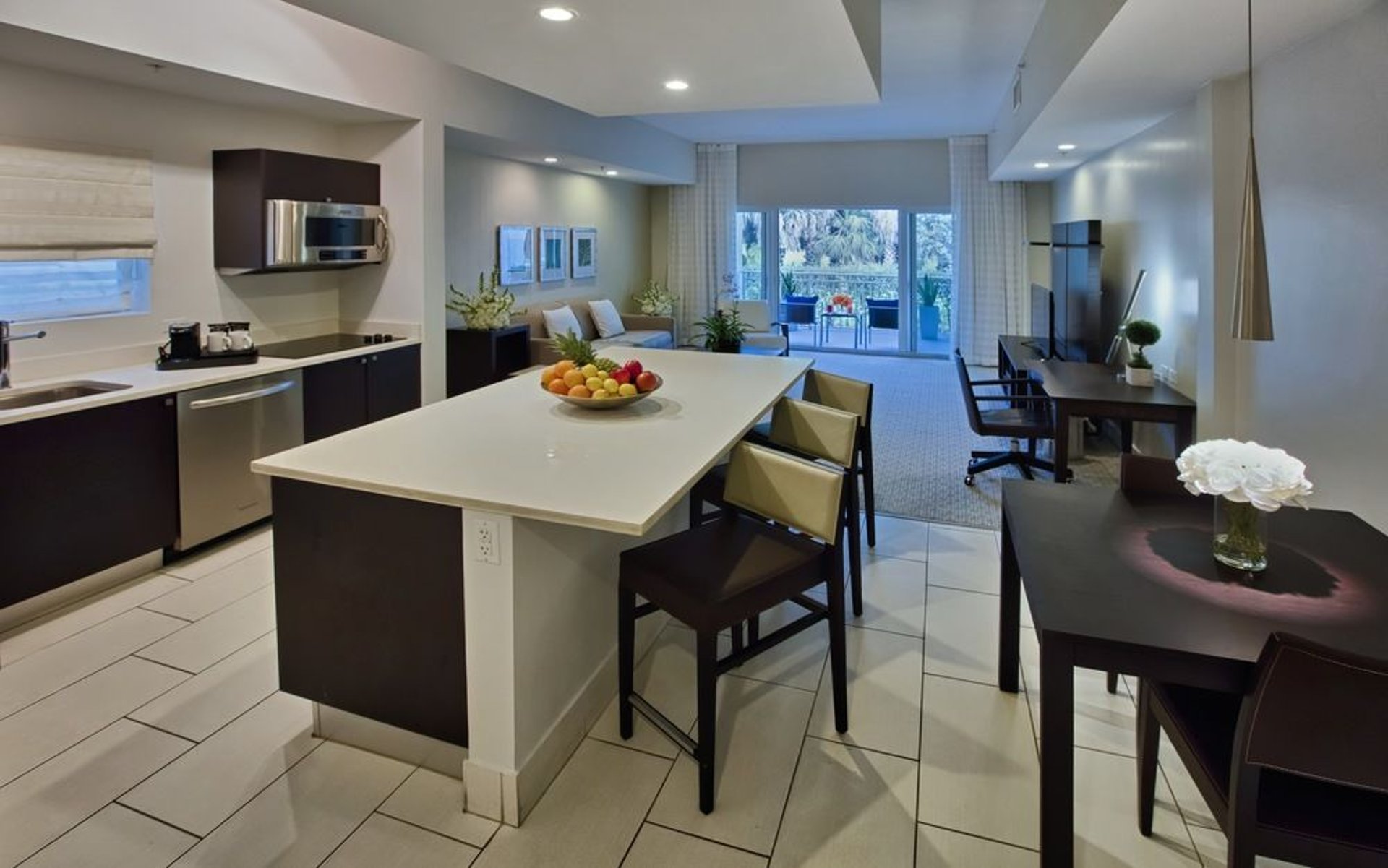 Kitchen & Breakfast Bar