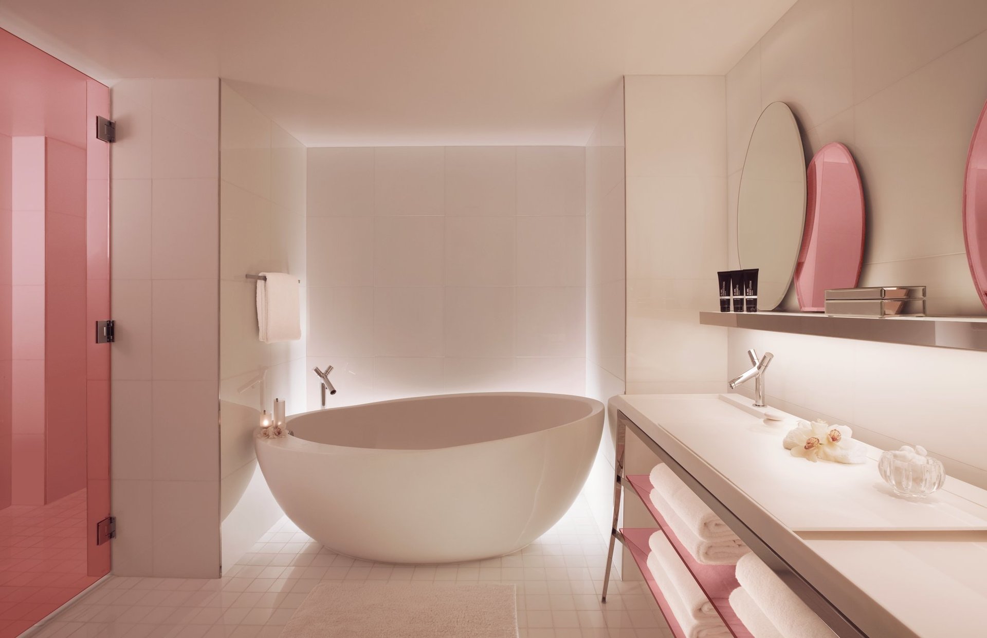Villa Bathtub