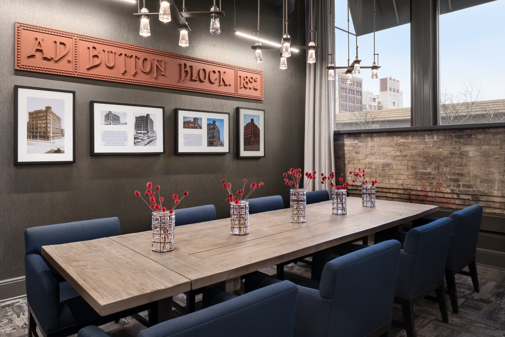 Lodge Area Seating | Homewood Suites by Hilton Milwaukee/Downtown, WI