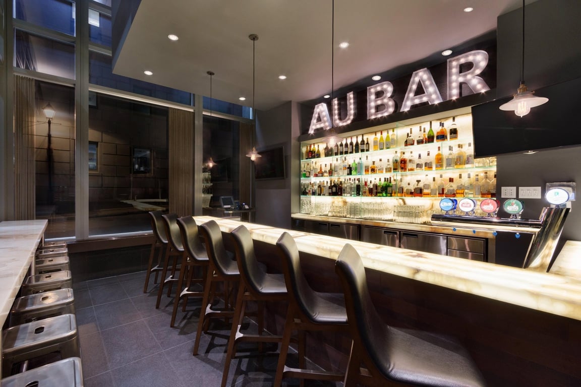 Bar | Embassy Suites by Hilton Montreal