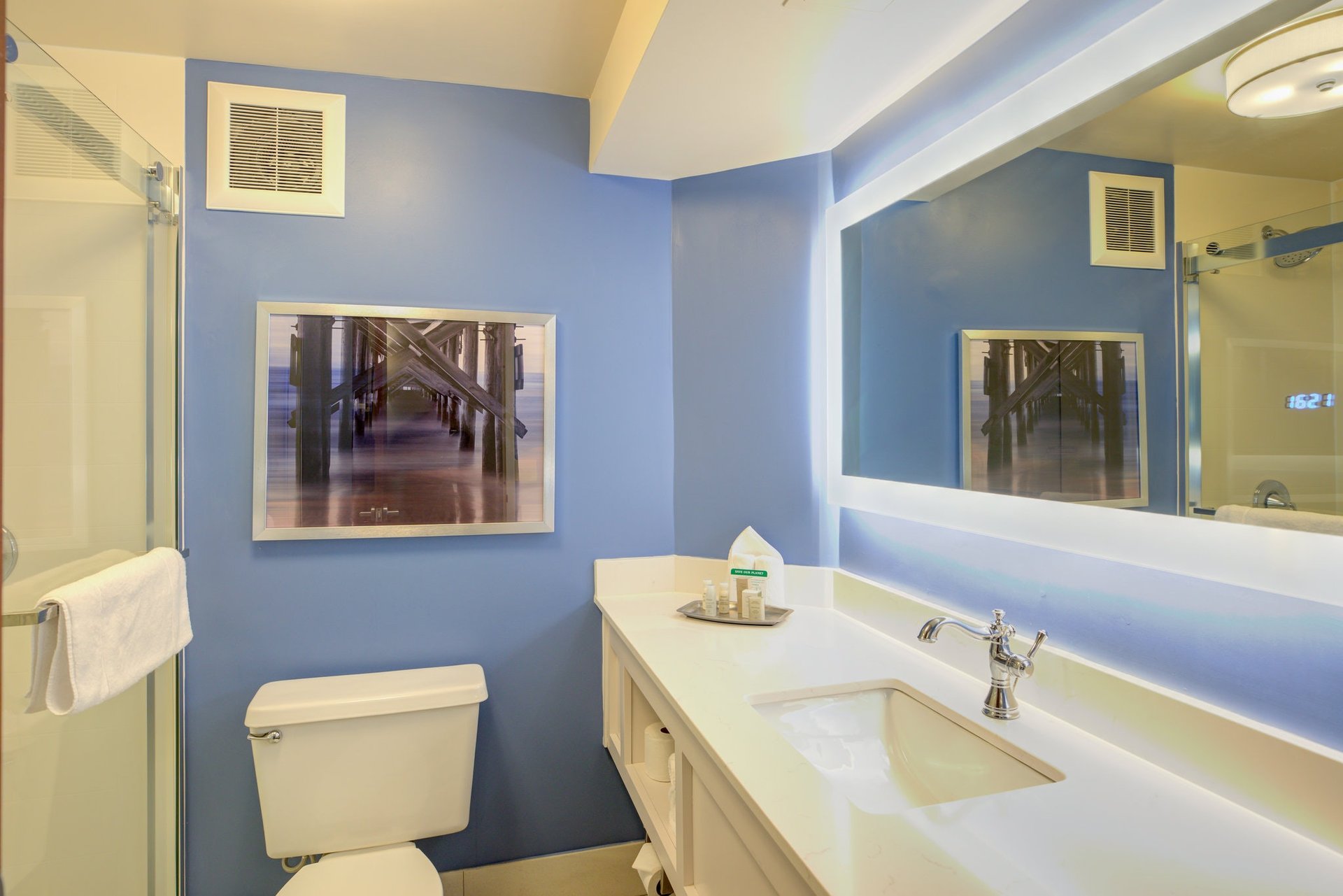 King Studio Suite Vanity