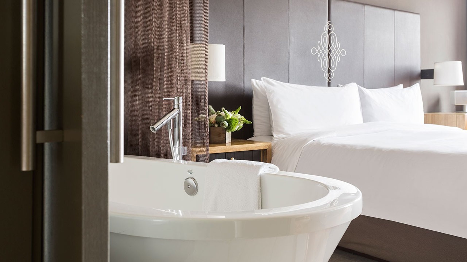 Deep soaking tub