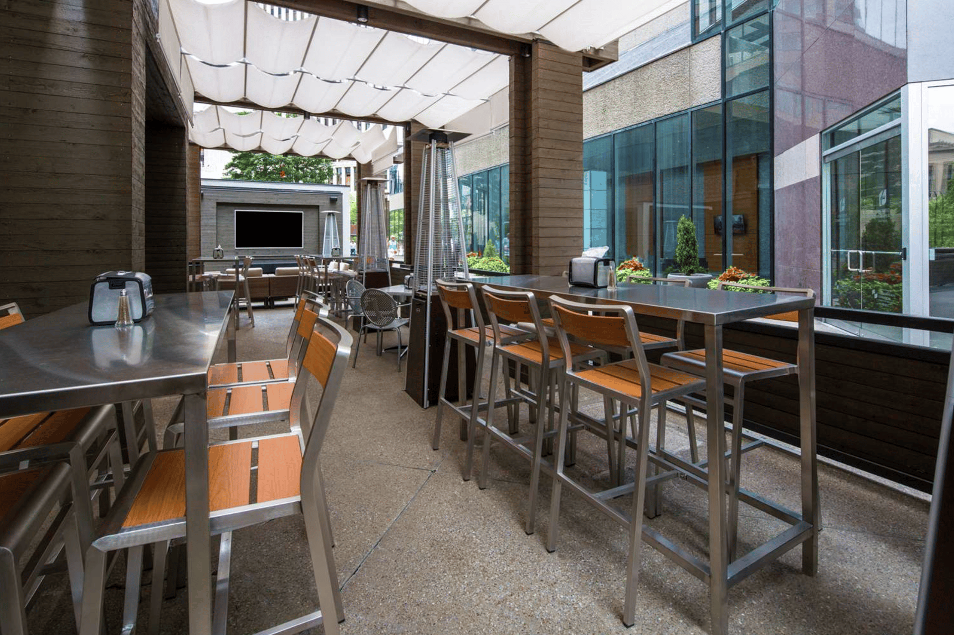 Dining Area | DoubleTree by Hilton Hotel Nashville Downtown