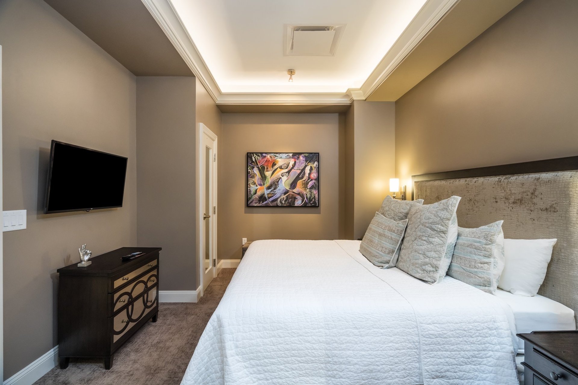 1 Bedroom Luxury Suite Bed