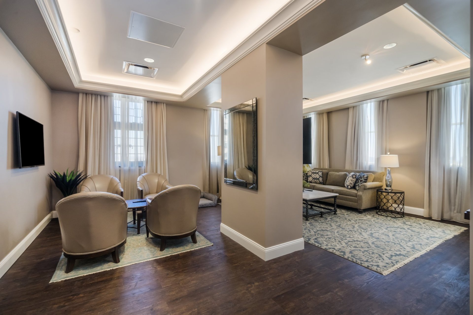 1 Bedroom Luxury Suite Living Area