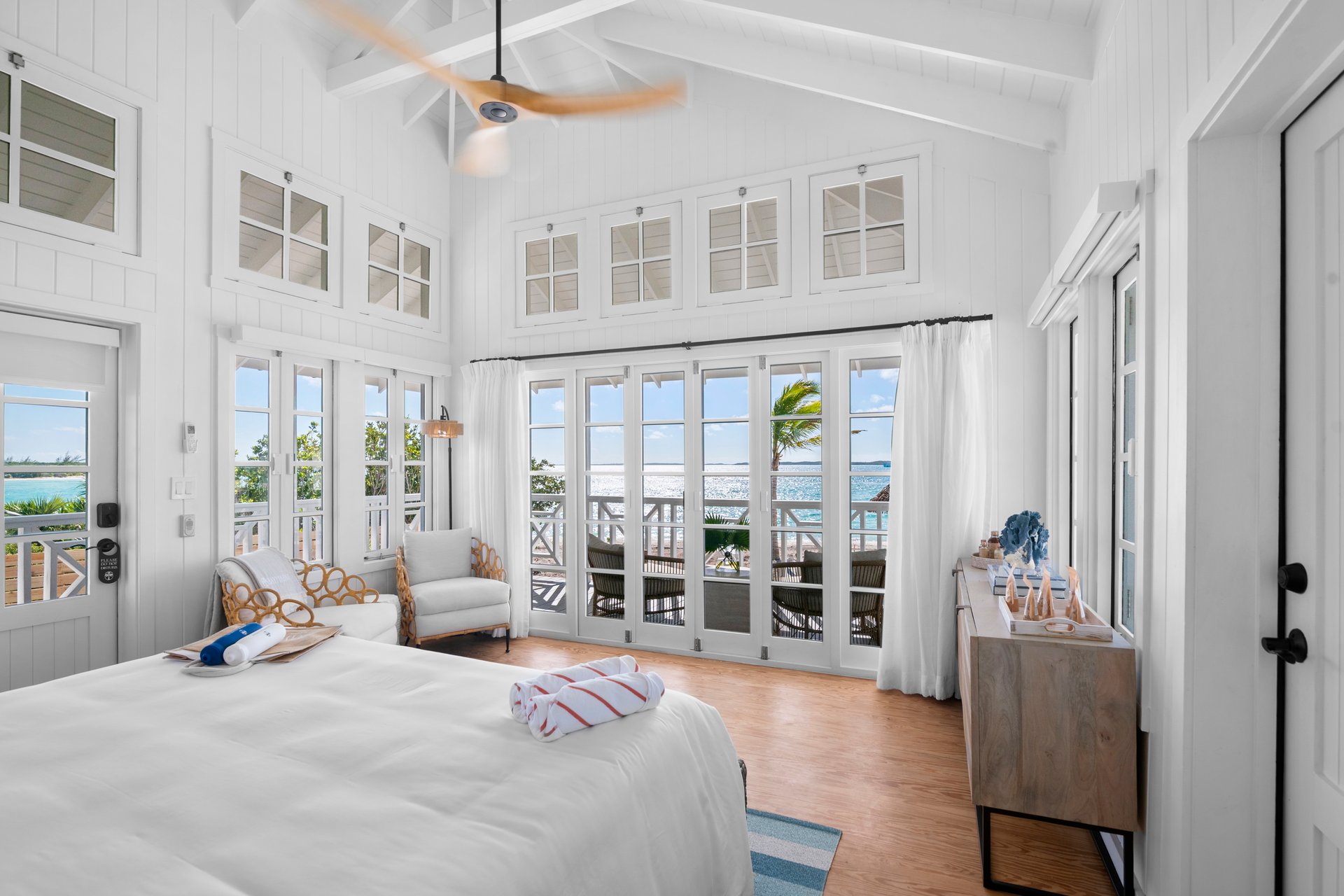 Beachside Bungalow - Room 01