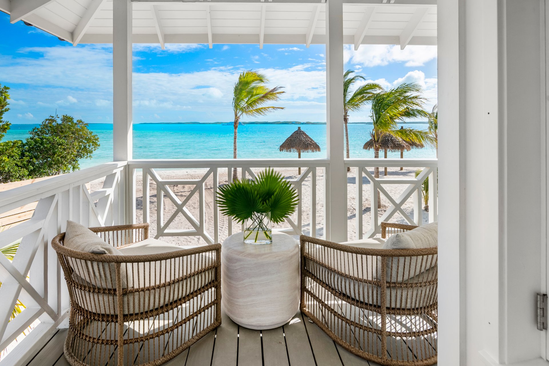 Beachside Bungalow - Veranda 01