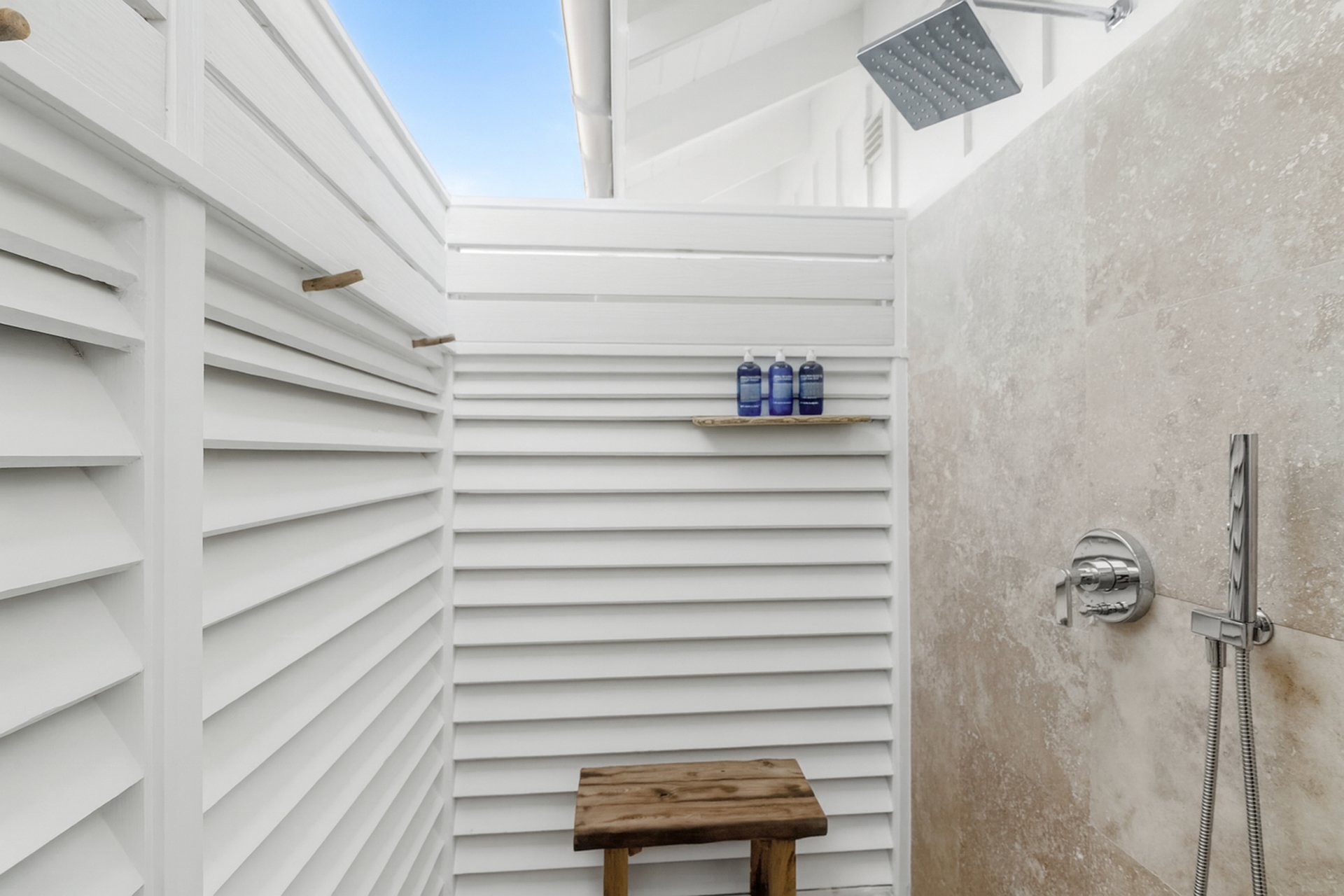 Beachside Connector - Bathroom 02